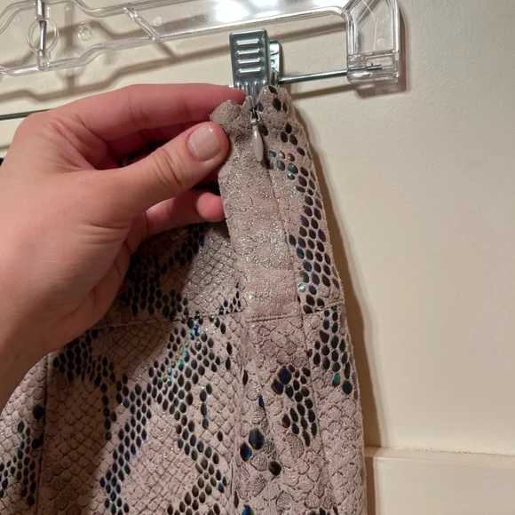 Frank Lyman Pants - Picture 3 of 6